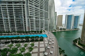 Building Photo - 495 Brickell Ave