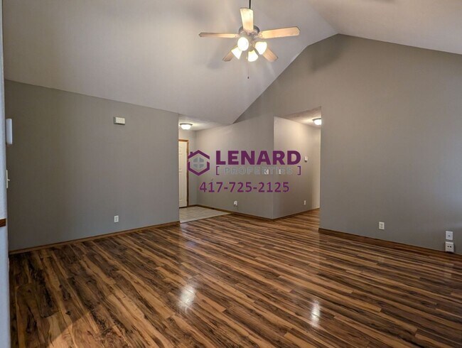 Foto del edificio - Spacious 3 Bedroom Home!