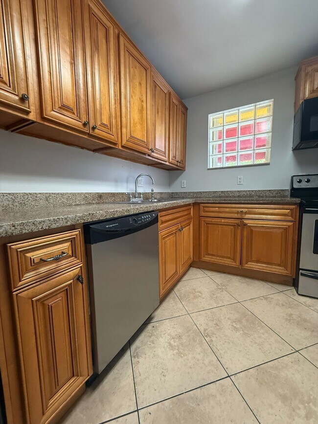 Foto del edificio - 201 NW 177th St