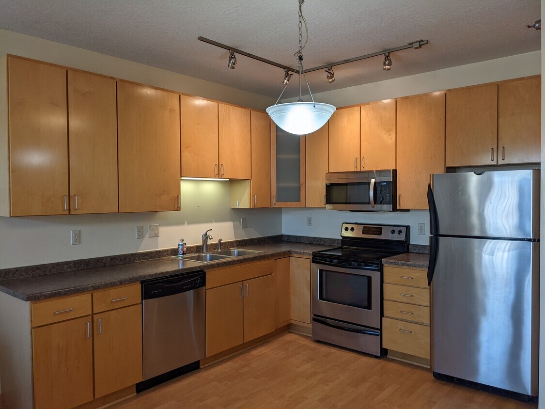 Kitchen - 2600 University Ave SE