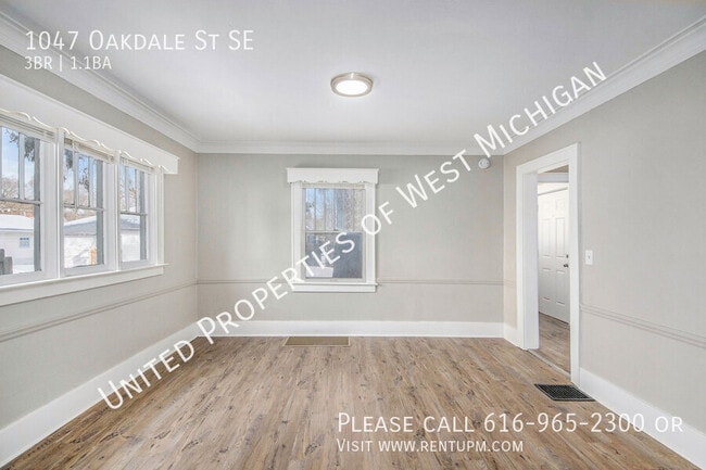 Building Photo - Available Now | 3 Bedroom, 1.5 Bath Single...