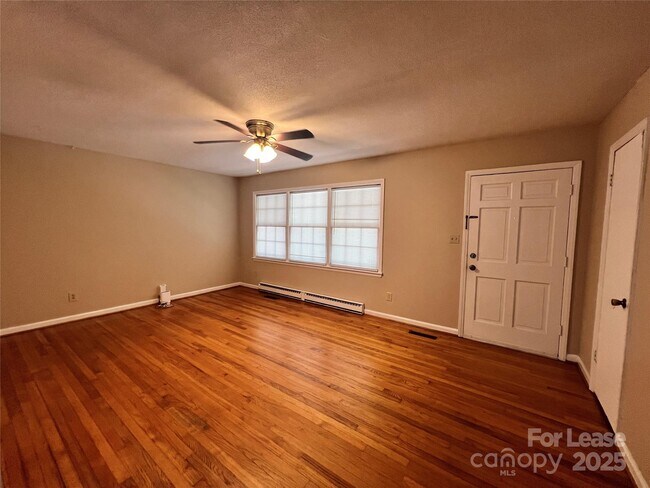 Building Photo - 821 Brookwood St