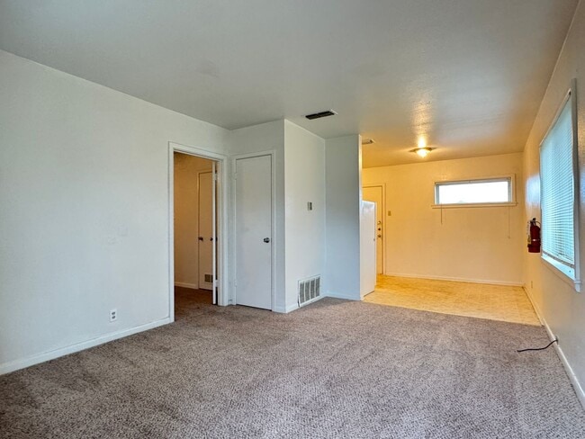 Building Photo - 503 S Fannin Ave