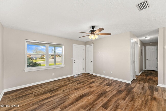 Foto del edificio - 2004 Greenbriar Blvd