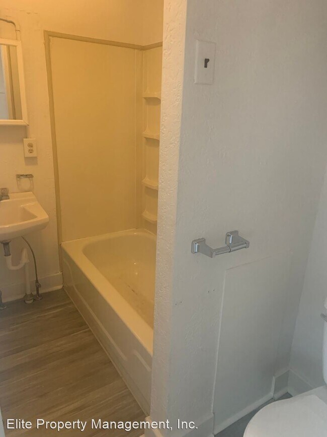 Foto del edificio - Studio, 1 bath House - 211B S. Beaver St.