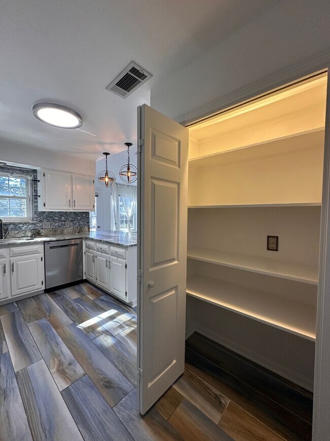 Foto del edificio - Newly Renovated 3 bedroom home in Miramar Beach