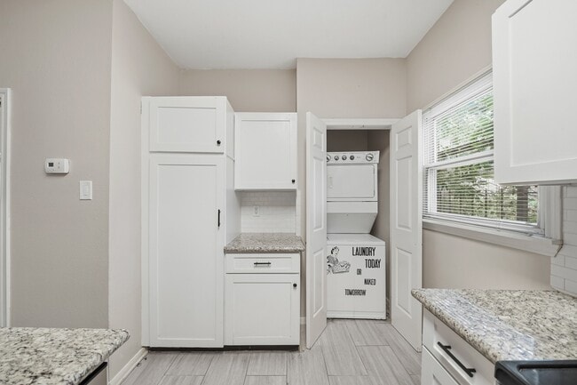 Building Photo - 5113 Lindsay St