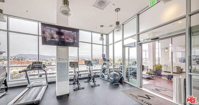 Foto del edificio - 3785 Wilshire Blvd