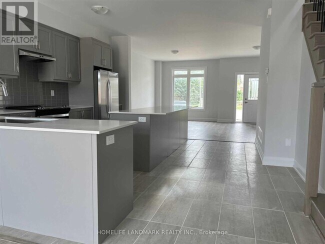 Building Photo - 77 Seguin St