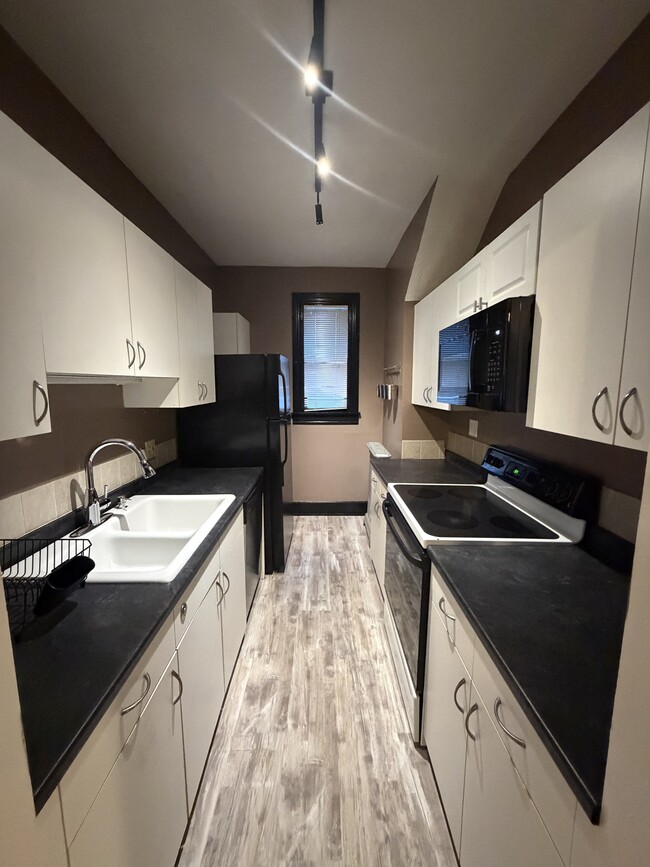 Kitchen - 24 Lee St
