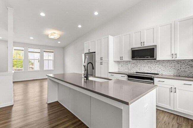 Foto del edificio - 916 Brees Ct