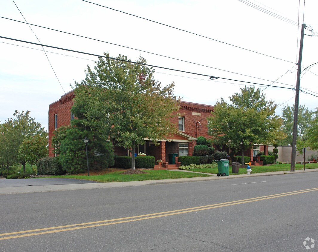 Primary Photo - 456 W Liberty St