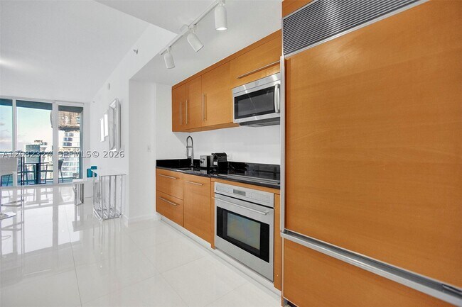 Building Photo - 475 Brickell Ave