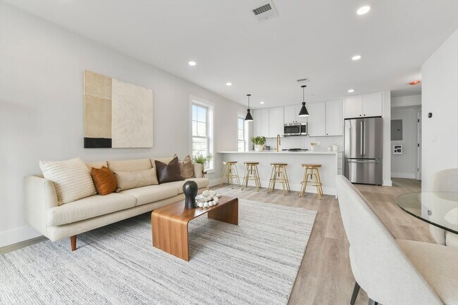 Building Photo - 10 Geneva St