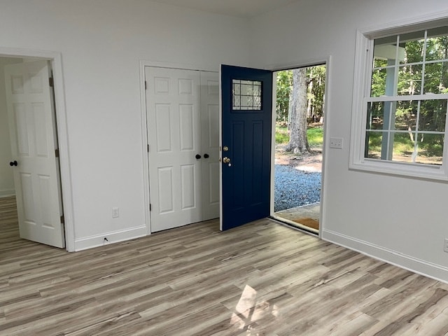 frente de la sala de estar - 115 Wild Primrose Ln