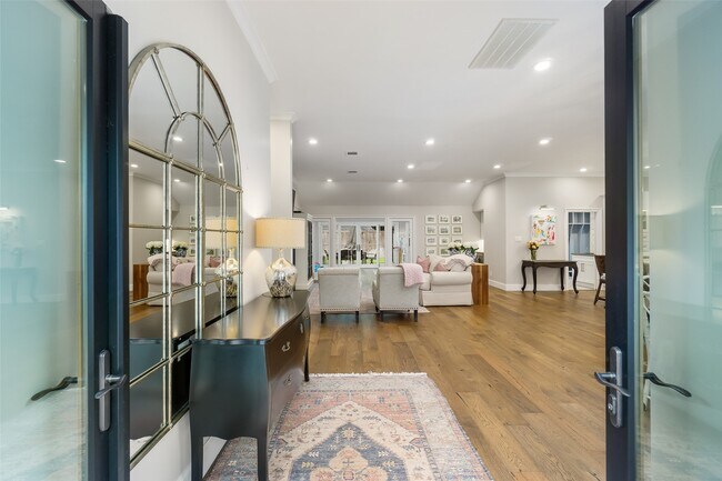 Building Photo - 815 Thornvine Ln