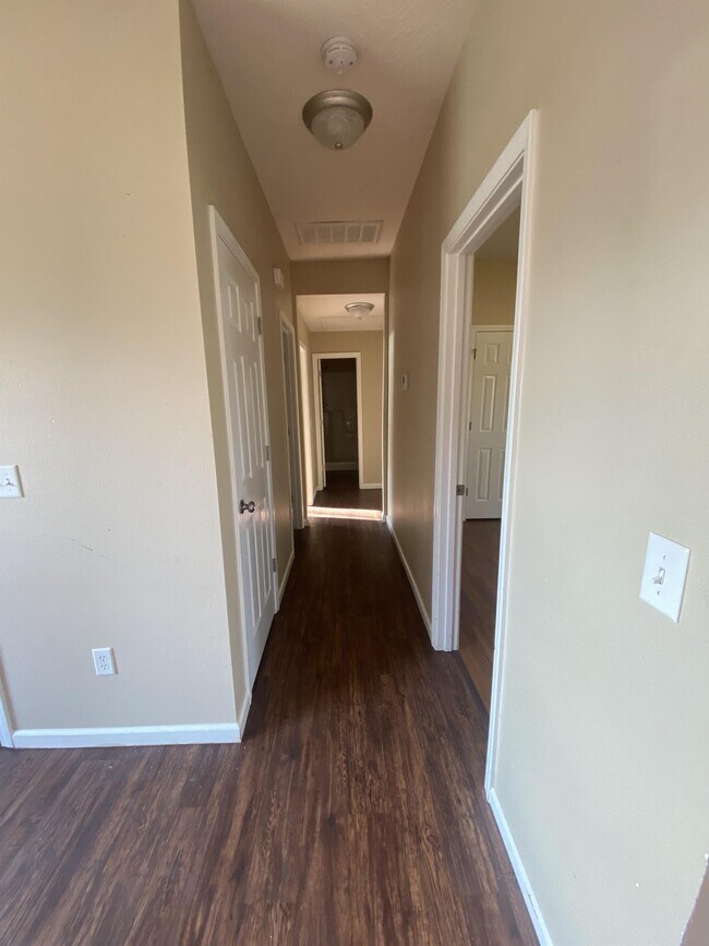 Foto del edificio - 1628 N Barnes Ave