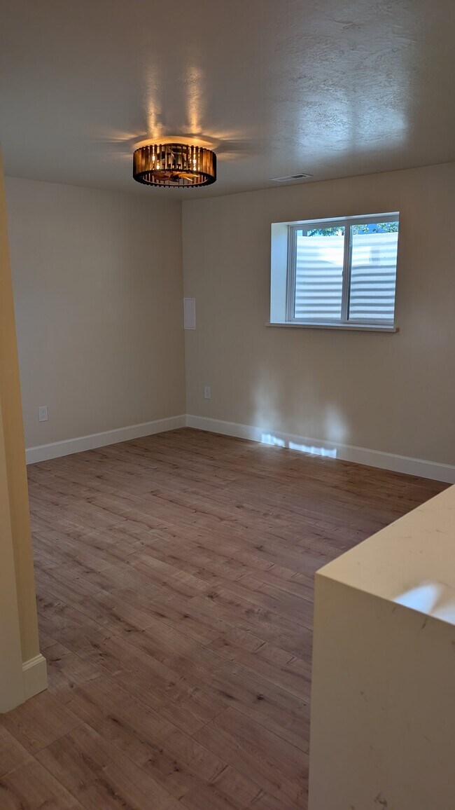 Building Photo - 9302 Sunrise Park Dr