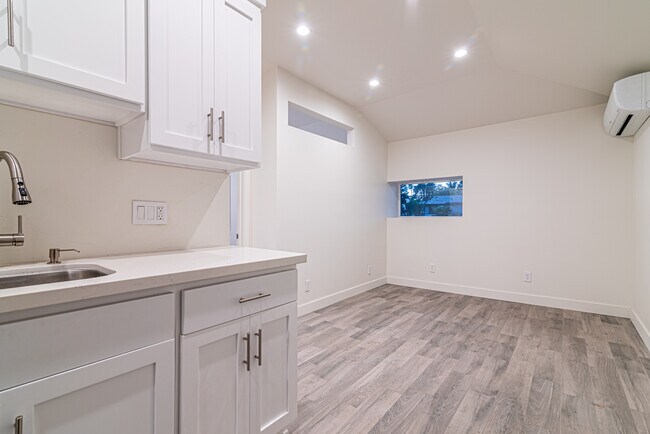 kitchen/ living room - 7052 Whitaker Ave