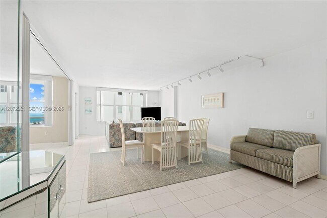 Foto del edificio - 5001 Collins Ave