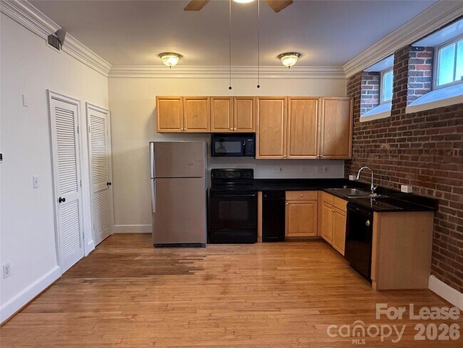 Building Photo - 515 N Church St