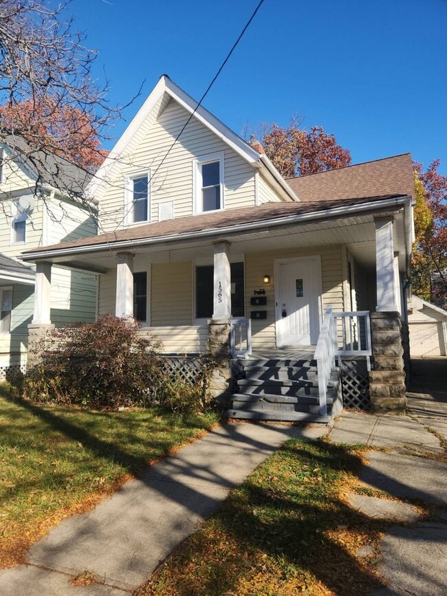 Building Photo - 1565 Hopkins Ave