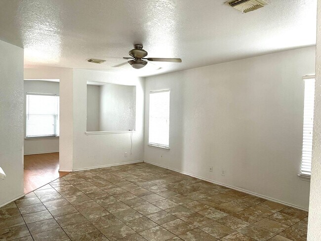 Foto del edificio - 3 Bedroom 2.5 Bath Rental in Cedar Grove!