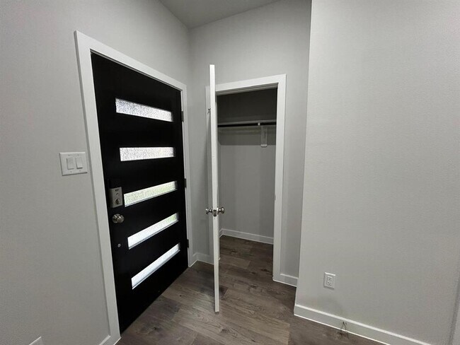 Building Photo - 7850 Alset Dr