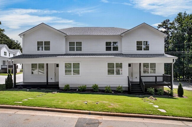 Foto del edificio - 1753 Crest Rd