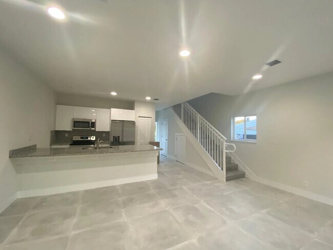Building Photo - 5858 Lincoln St