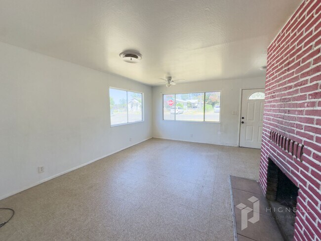 Foto del edificio - 3 Bedroom Oroville Home with garage and SHOP!