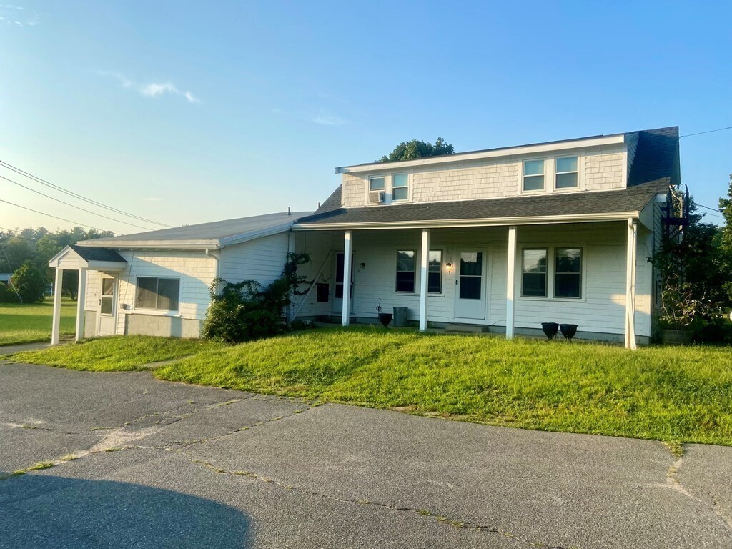 6 Green St Unit 1, Carver, MA 02330 Room for Rent in Carver, MA