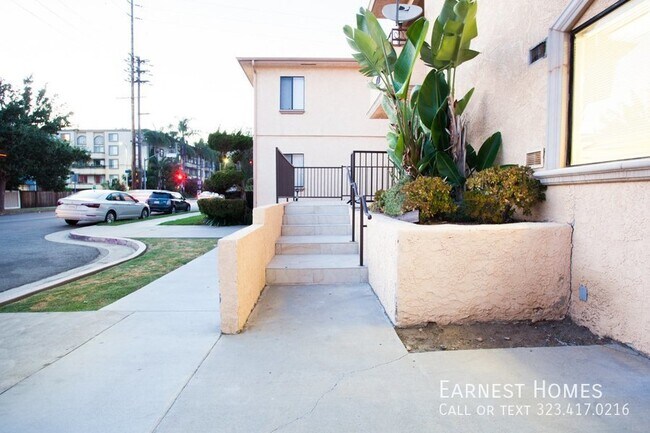 Foto del edificio - Spacious and Bright 2-Bed in prime West L....