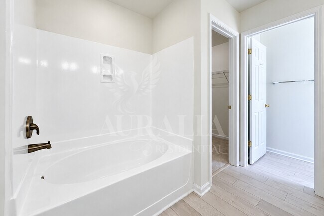 Foto del edificio - 112 Huntersville Rd