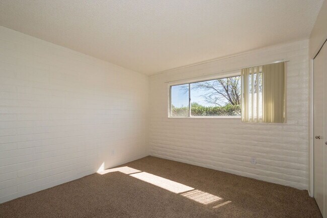 Foto del edificio - 4557 E Bellevue St