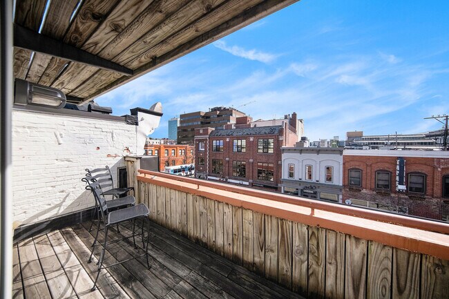Foto del edificio - 217 E Washington St