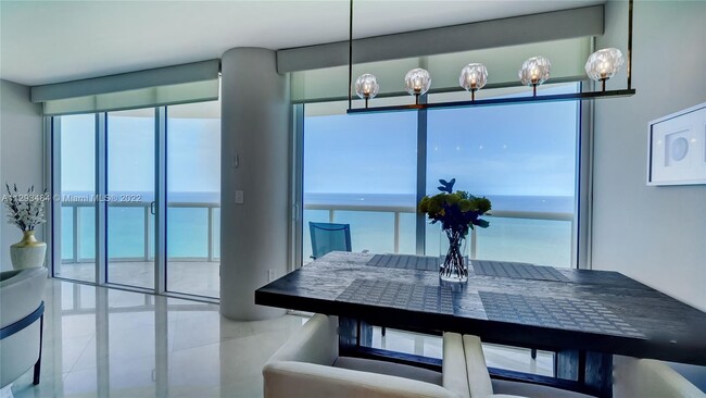 Foto del edificio - 6365 Collins Ave