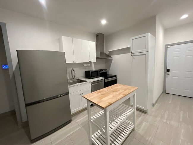 Foto del edificio - 5226 Ridgevan St