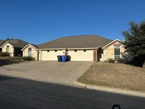 Building Photo - 204 Chapel Trail Cir