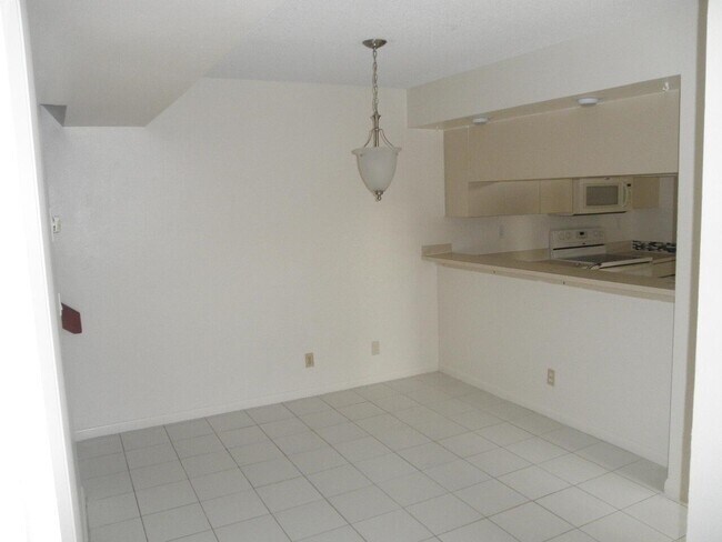 Building Photo - 3662 Victoria Dr