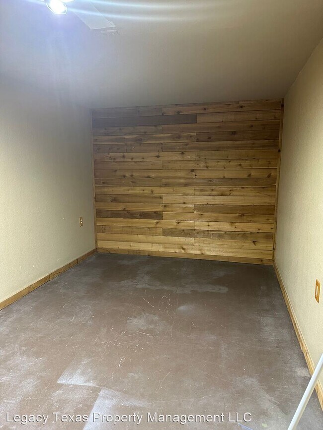 Foto del edificio - 3 br, 1.5 bath House - 605 N 1st ST