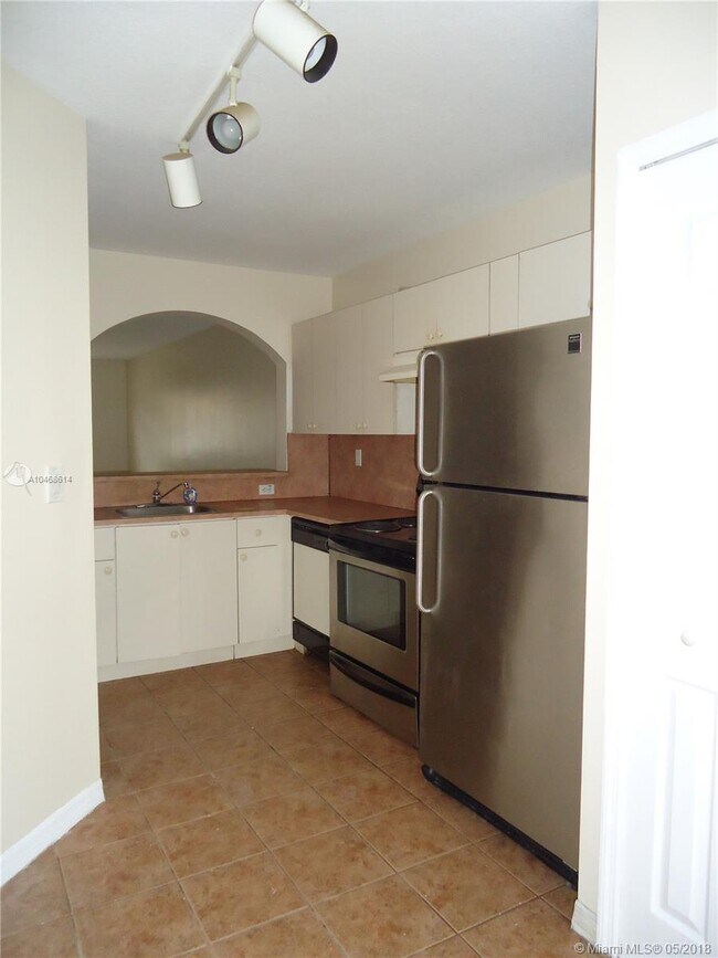 Foto del edificio - 945 NE 33rd Ter