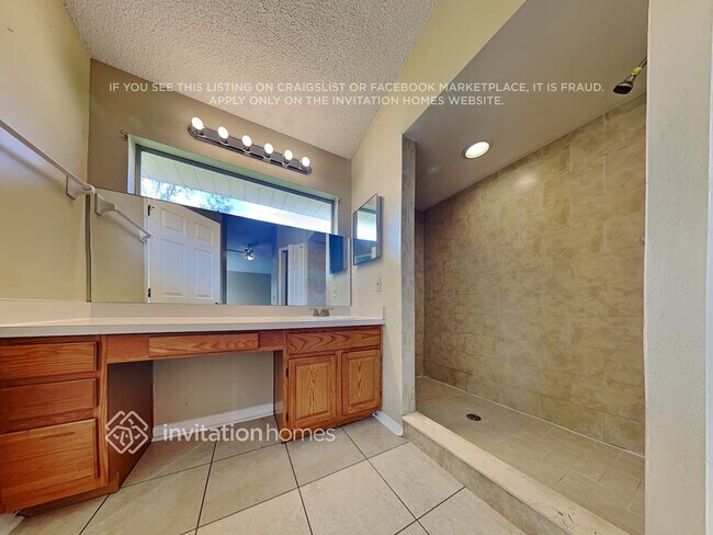 Foto del edificio - 733 Dutch Neck Ct