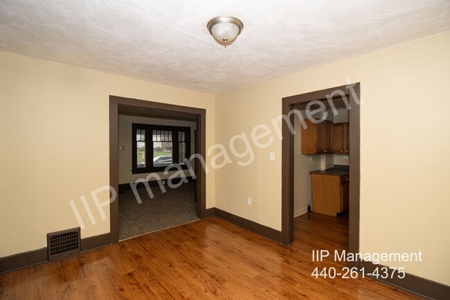 Foto del edificio - Beautiful 4-Bedroom Home in Akron is now F...