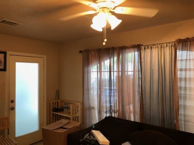 Foto del edificio - 824 W 17th St