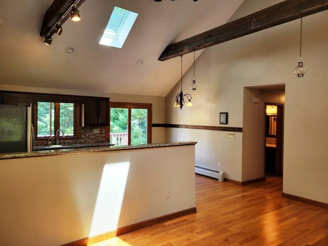 Building Photo - 78 Hemlock St