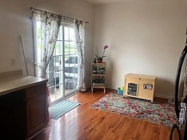 Building Photo - Coming soon - January 2026 Middletown - 3 bedroom, 2.5 bath townhome