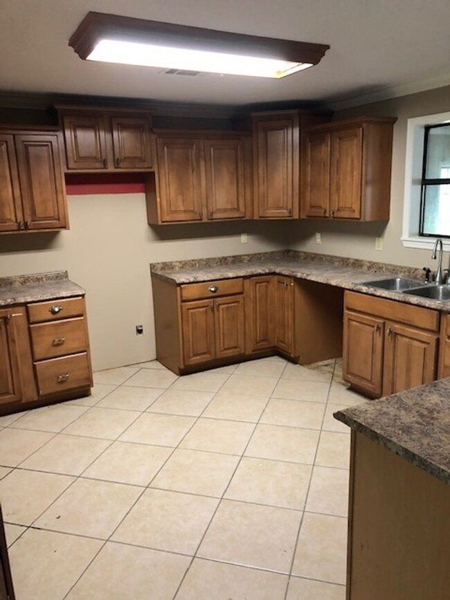 Building Photo - 110 Dogwood Heights