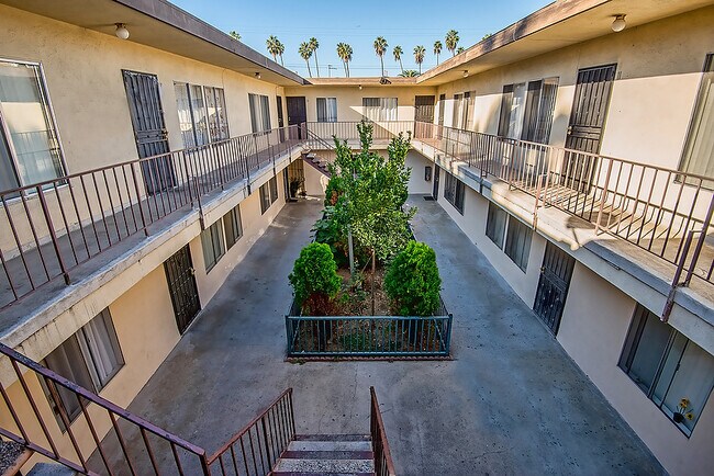 Building Photo - 1145 Elden Ave