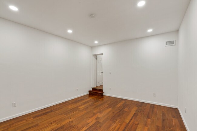 Foto del edificio - 6317 Torresdale Ave